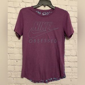 Nike Women’s T-Shirt Medium Purple Burnout Athletic Fit Short Shirt 686959